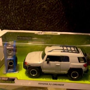 Toyota FJ Cruiser with Roof Rack Wheeled 1/24